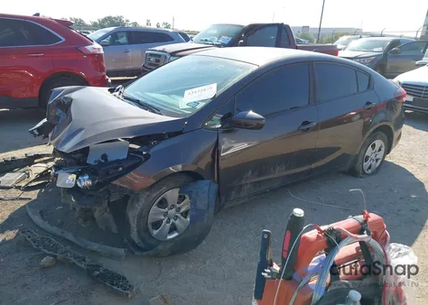 2017 Kia Forte Lx z USA, uszkodzony, nr VIN 3KPFK4A7XHE103758